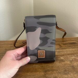 Tommy Hilfiger Cellphone Purse
